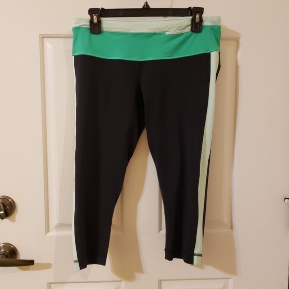 Lululemon Run: Proceed With Speed Crop in Black,Fresh Teal Very Green Size 10 - Picture 1 of 5